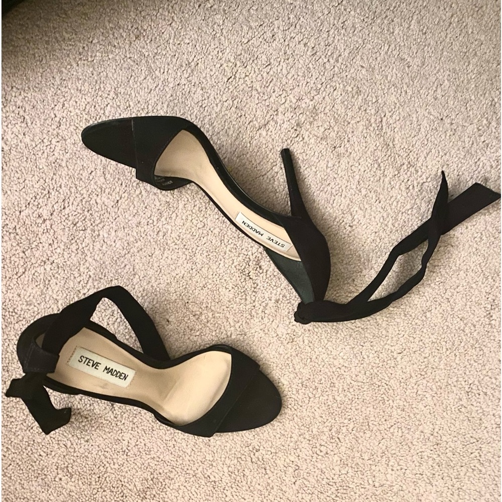 Steve Madden Suede Tie Heels / 7
